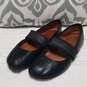 Gentle souls by Kenneth Cole gabby flats 8m